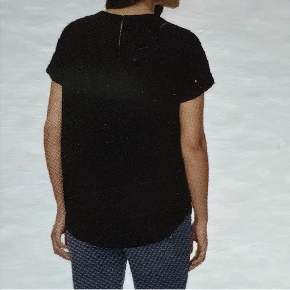 Buffalo David Bitton Black woven blouse with patch pocket & back keyhole detail - Picture 2 of 3